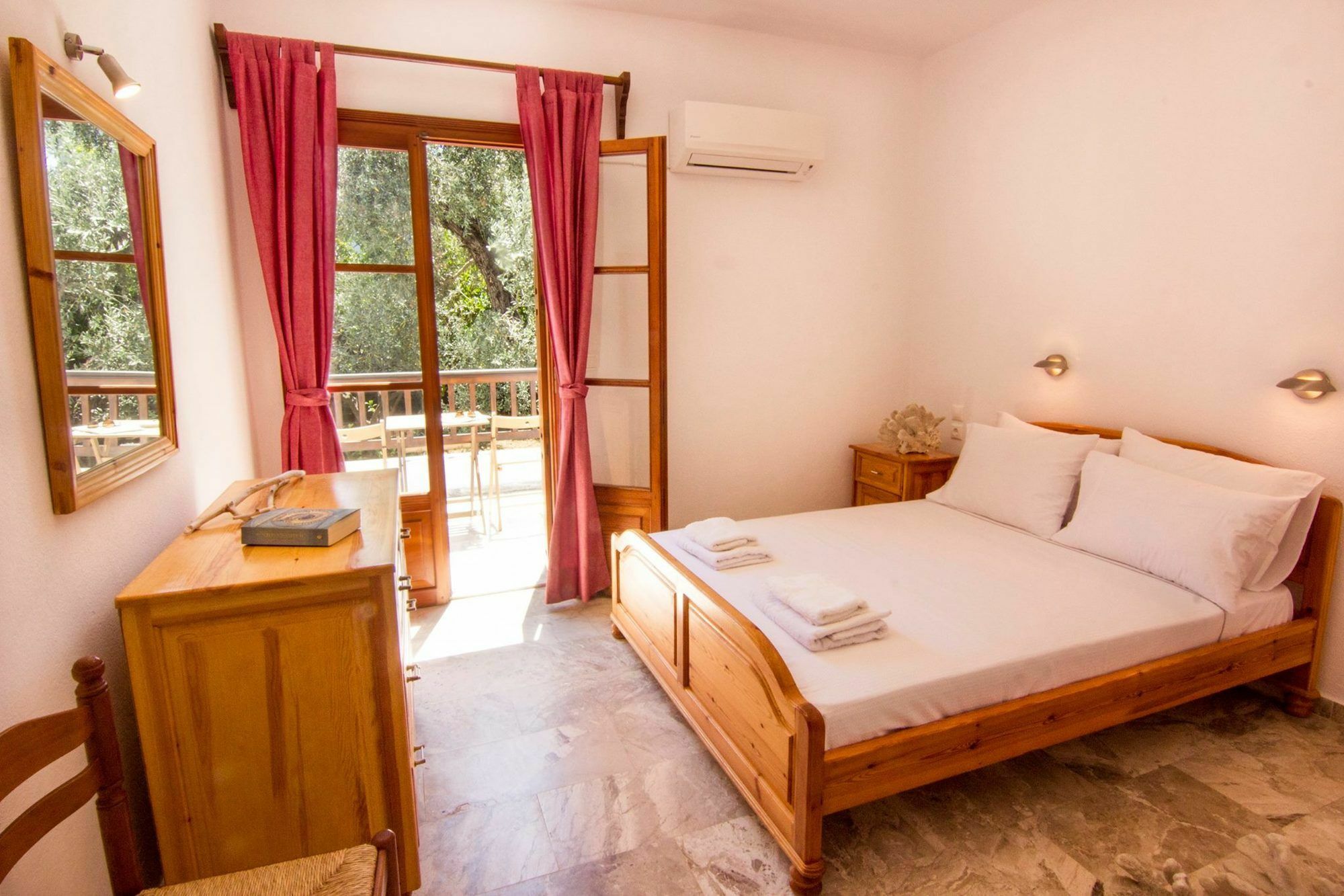 Naftilos Skiathos Exterior photo